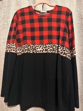 Long Sleeve Buffalo Plaid & Leopard Trim Tee - Red/Black